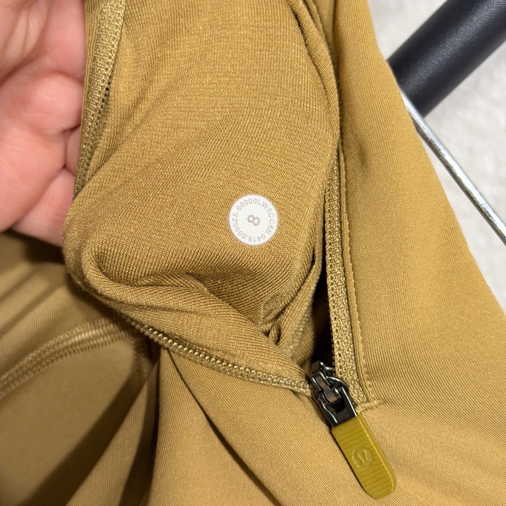 Lululemon Flurry Up High-Rise Fleece Lined Leggings 28"
in ‘Grape Leaf’ - Size 8 - Picture 10 of 11